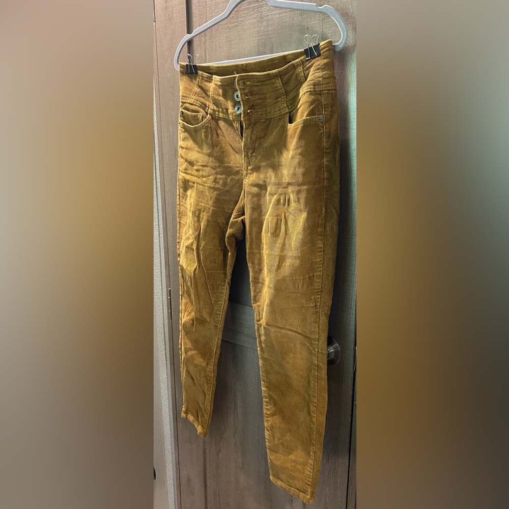 Women’s high rise corduroy pants